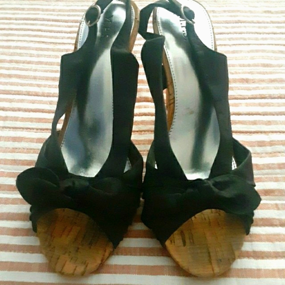 Bow Pin-Up Peep-Toe Slingbacks
